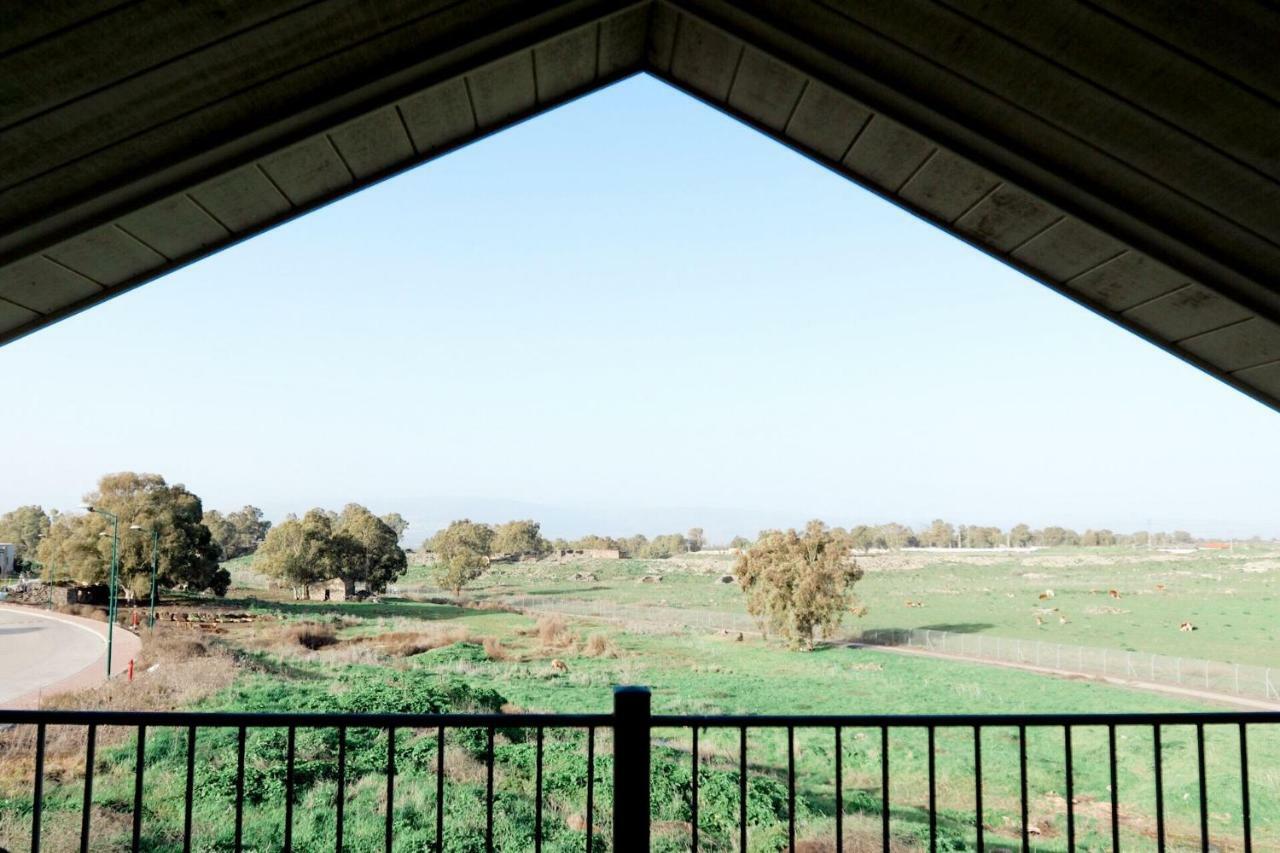 הוילה קדמת צבי מראה חיצוני תמונה